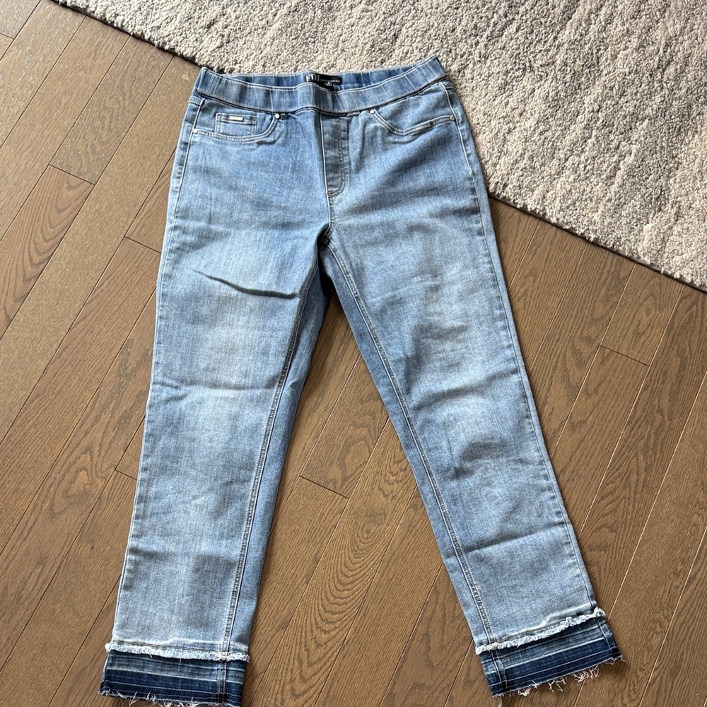 Light Blue Cropped Women's Jeans with Frayed Hem